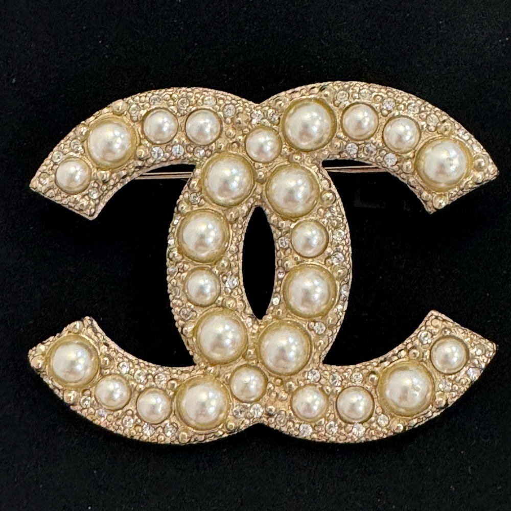 Rare CHANEL Golden Pearly Brooch